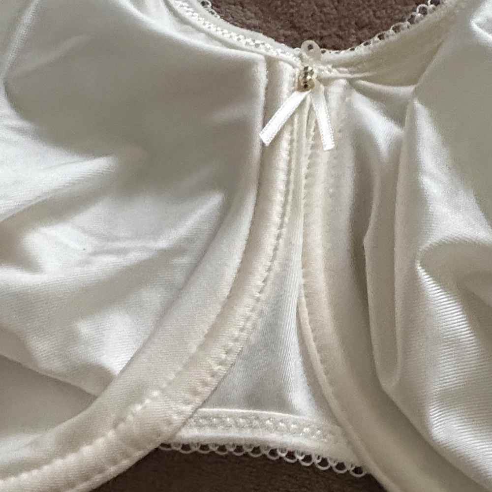 Wacoal White Full-Coverage Underwire Bra - Picture 2 of 5